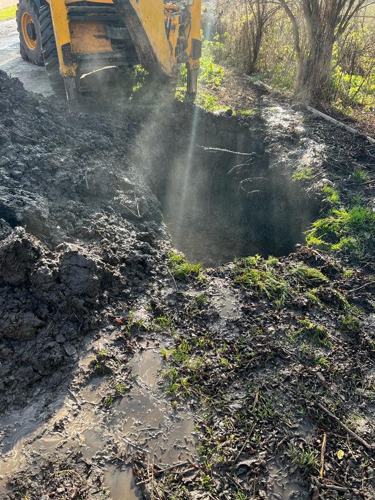 В с.п. Долаково проводятся работы по восстановлению воды.