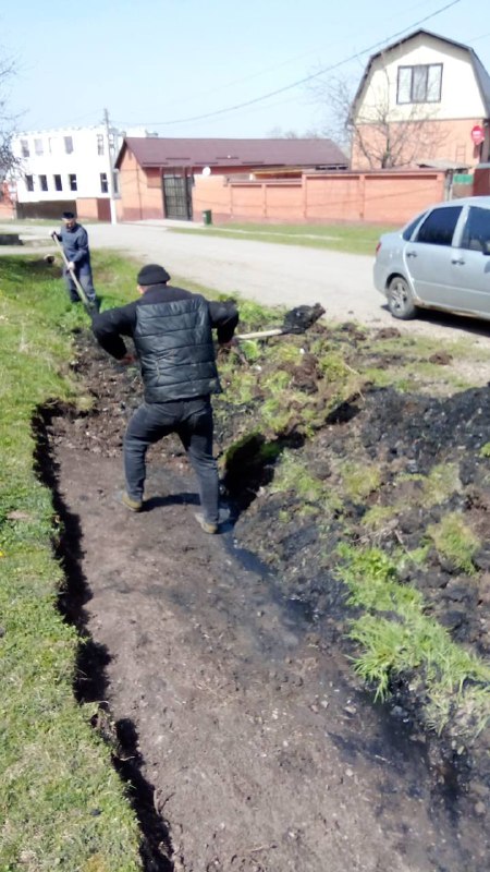 В с.п. Гази-Юрт готовят водостоки к весенним грозам и летним ливням.