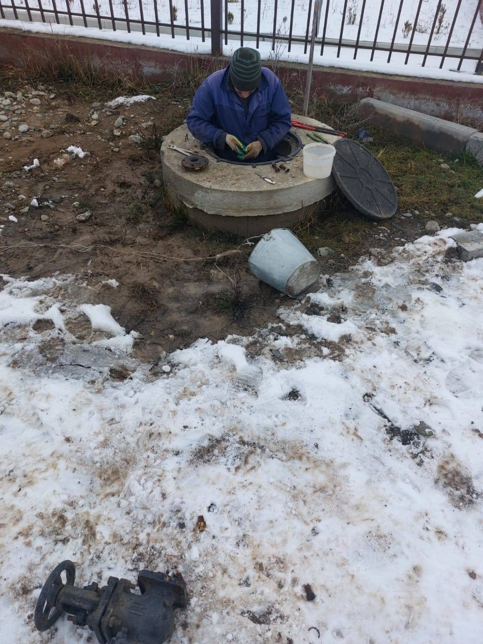 В с.п. Плиево провели профилактический ремонт пожарного гидранта возле общеобразовательного учреждения.