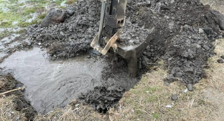 В с.п. Барсуки проводятся ремонтные работы водопровода.