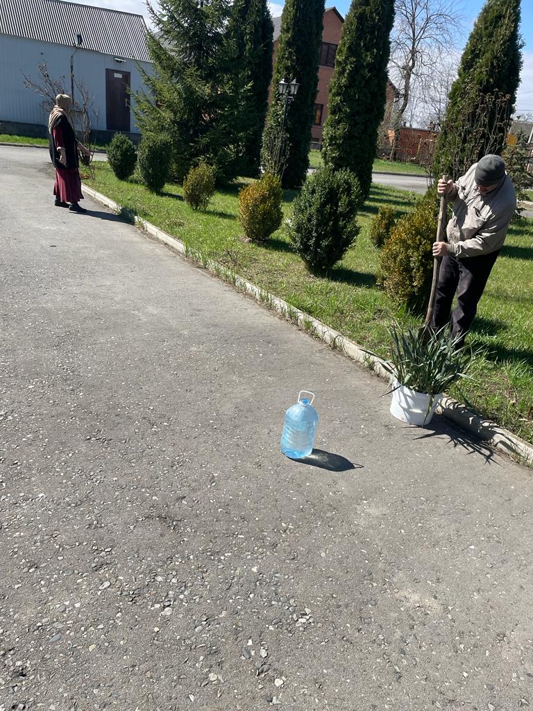 У коллектива спортивной школы с.п. Долаково субботник прошёл организовано.