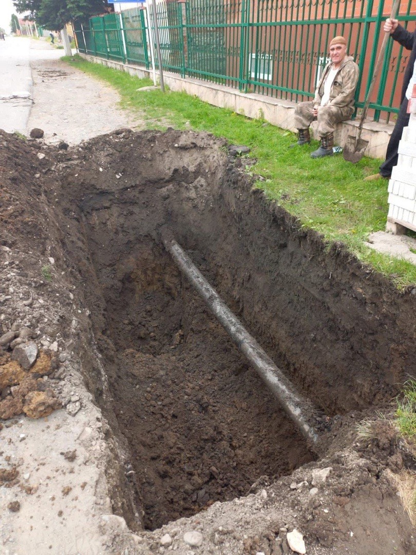В с.п. Долаково заменили водопровода по улице Зязикова.