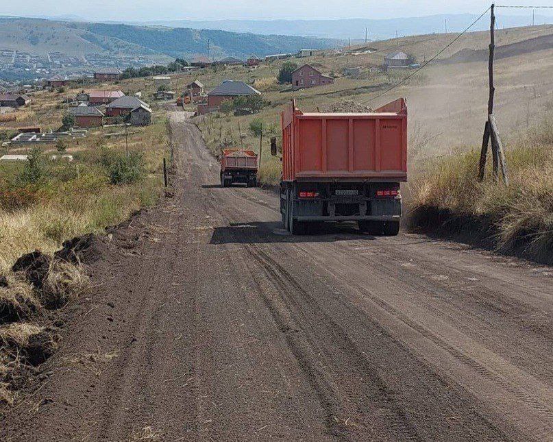 В селе Барсуки на улице Оздоева провели ремонтные работы.