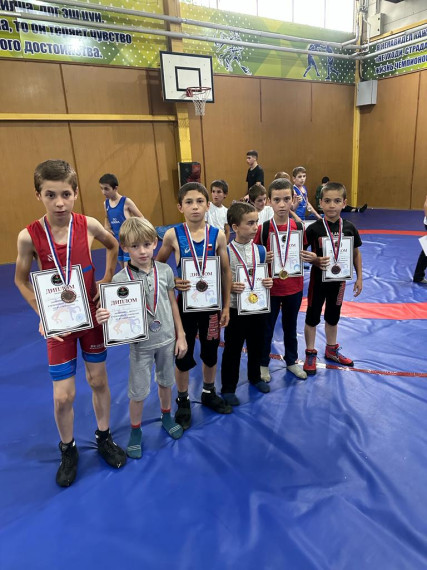 Борцы вольного стиля из села Яндаре выступили на чемпионате города Карабулак. Борцы вольного стиля из села Яндаре выступили на чемпионате города Карабулак.