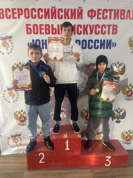 Боксеры села Али-Юрт привезли два золота и одно серебро из Ставропольского края. Боксеры села Али-Юрт привезли два золота и одно серебро из Ставропольского края.