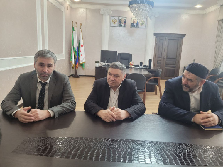 Глава Назрановского района провел совещание с участием прокурора района и главами сельских поселений. Глава Назрановского района провел совещание с участием прокурора района и главами сельских поселений.