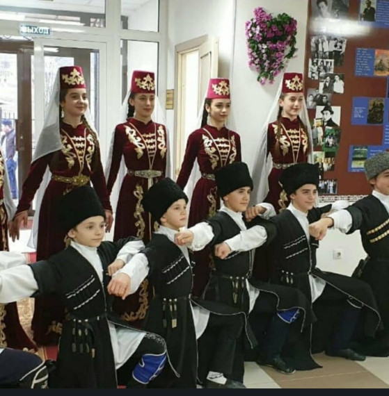 Детям сельского поселения Яндаре рассказали о национальном танце нашего народа. Детям сельского поселения Яндаре рассказали о национальном танце нашего народа.