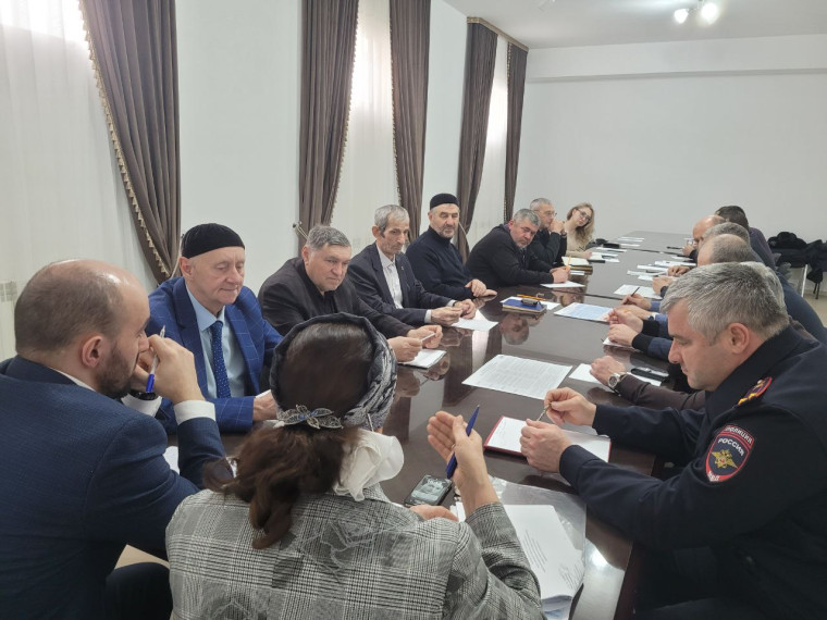 В администрации Назрановского района обсудили подготовку к президентским выборам. В администрации Назрановского района обсудили подготовку к президентским выборам.