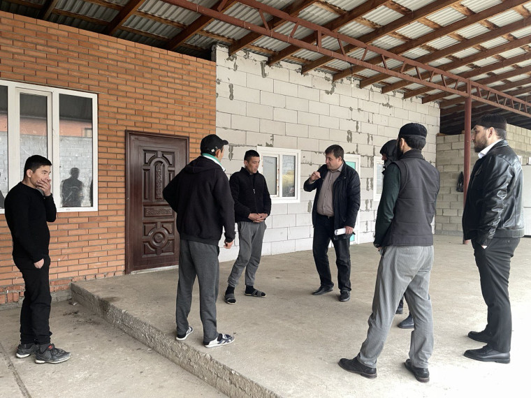 В сельском поселении Сурхахи проведены рейдовые мероприятия по местам проживания иностранных граждан. В сельском поселении Сурхахи проведены рейдовые мероприятия по местам проживания иностранных граждан.