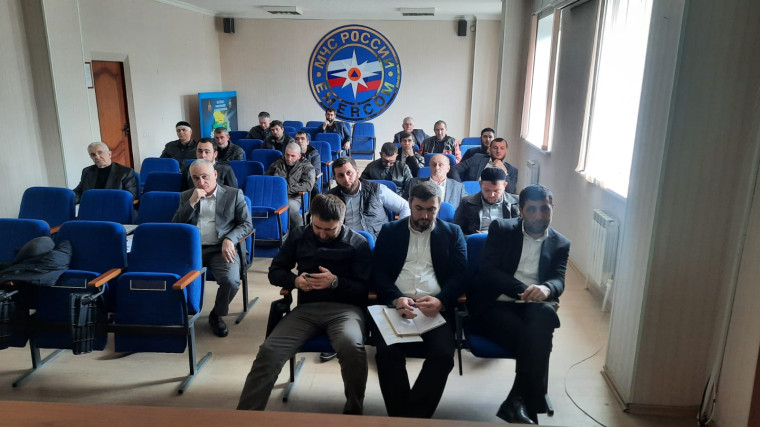 Отдел по делам ГО и ЧС Администрации района совершенствуют свои знания. Отдел по делам ГО и ЧС Администрации района совершенствуют свои знания.