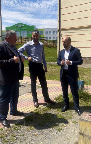 Обновление детской площадки в с.п.Яндаре. Обновление детской площадки в с.п.Яндаре.