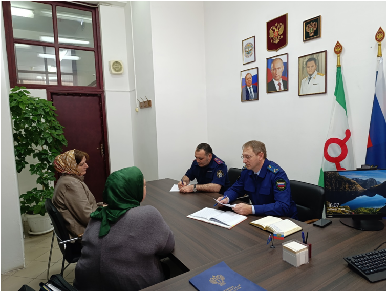 В Назрановской транспортной прокуратуре проведен совестный с правоохранительными органами прием граждан. В Назрановской транспортной прокуратуре проведен совестный с правоохранительными органами прием граждан.