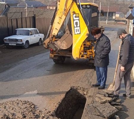 На территории сельского поселения Гази-Юрт ведутся работы по устранению прорыва воды. На территории сельского поселения Гази-Юрт ведутся работы по устранению прорыва воды.