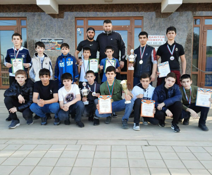 Долаковские спортсмены получили призовые места в чемпионате и первенстве СКФО по Кик-боксингу в г. Избербаш. Долаковские спортсмены получили призовые места в чемпионате и первенстве СКФО по Кик-боксингу в г. Избербаш.