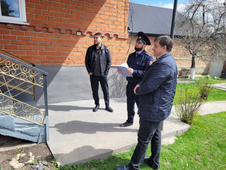 Сотрудники администрации провели профилактическую беседу с родственниками НВФ. Сотрудники администрации провели профилактическую беседу с родственниками НВФ.