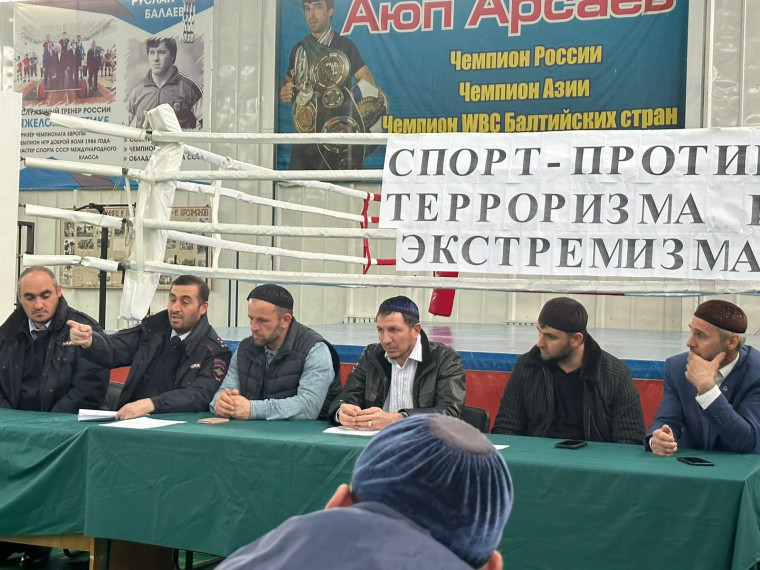 В с.п. Кантышево со спортсменами провели беседу по профилактике антитеррористической и антинаркотической направленности. В с.п. Кантышево со спортсменами провели беседу по профилактике антитеррористической и антинаркотической направленности.