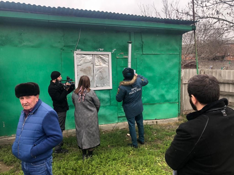 Сотрудники МЧС республики и отдела ГО и ЧС района провели профилактический подворовый обход в сельском поселении Экажево. Сотрудники МЧС республики и отдела ГО и ЧС района провели профилактический подворовый обход в сельском поселении Экажево.