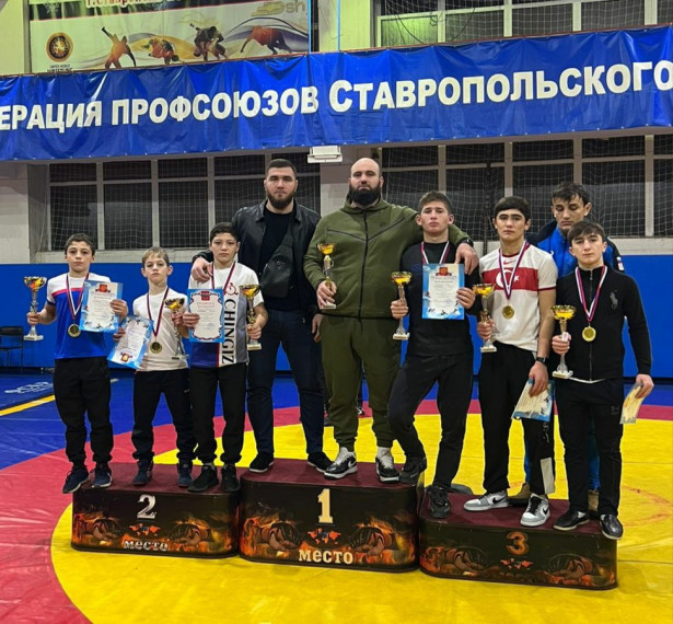 Спортивная школа с.п. Долаково вошла в тройку лидеров в общекомандном зачете межрегионального турнира по вольной борьбе. Спортивная школа с.п. Долаково вошла в тройку лидеров в общекомандном зачете межрегионального турнира по вольной борьбе.