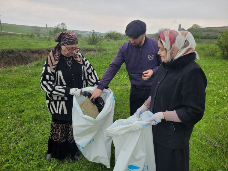 Во всех сельских поселениях района прошли субботники, а в сёлах Али-Юрт. Во всех сельских поселениях района прошли субботники, а в сёлах Али-Юрт.