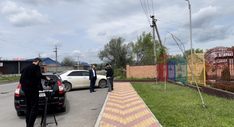 Съемочная группа НТРК «Ингушетия» посетила территорию, которая благоустраивается в этом году по проекту «Формирование комфортной городской среды». Съемочная группа НТРК «Ингушетия» посетила территорию, которая благоустраивается в этом году по проекту «Формирование комфортной городской среды».