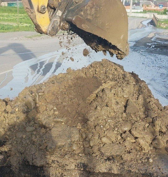 На улице Больничная в селе Плиево провели ремонтные работы, связанные с водоснобжением. На улице Больничная в селе Плиево провели ремонтные работы, связанные с водоснобжением.