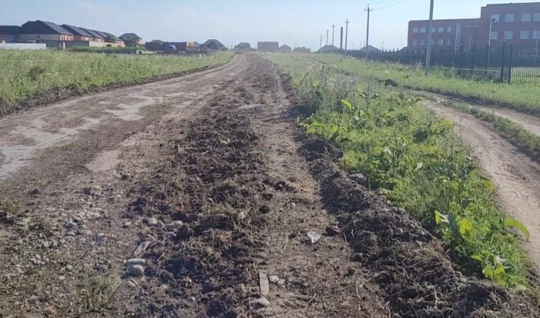 ️По поручению главы Назрановского района Амирхана Измайлова в селе Али-Юрт начато строительство дороги возле новой построенной школы. ️По поручению главы Назрановского района Амирхана Измайлова в селе Али-Юрт начато строительство дороги возле новой построенной школы.