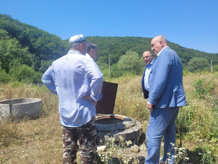 По поручению главы Назрановского района Амирхана Измайлова сотрудники администрации выехали в село Яндаре из-за проблем с водоснабжением. По поручению главы Назрановского района Амирхана Измайлова сотрудники администрации выехали в село Яндаре из-за проблем с водоснабжением.